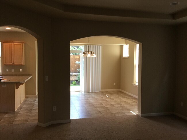 Foto del edificio - 63040 NE Amherst Pl