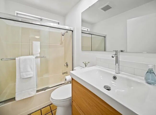 Building Photo - Available for rent