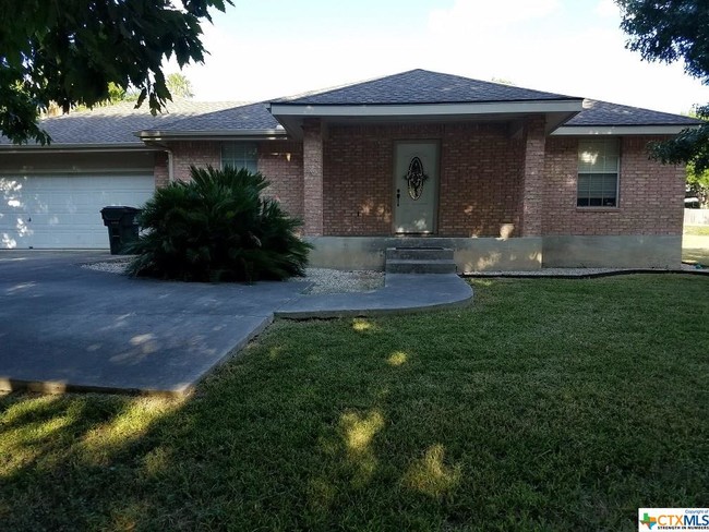 Building Photo - 239 Lake Ridge Dr