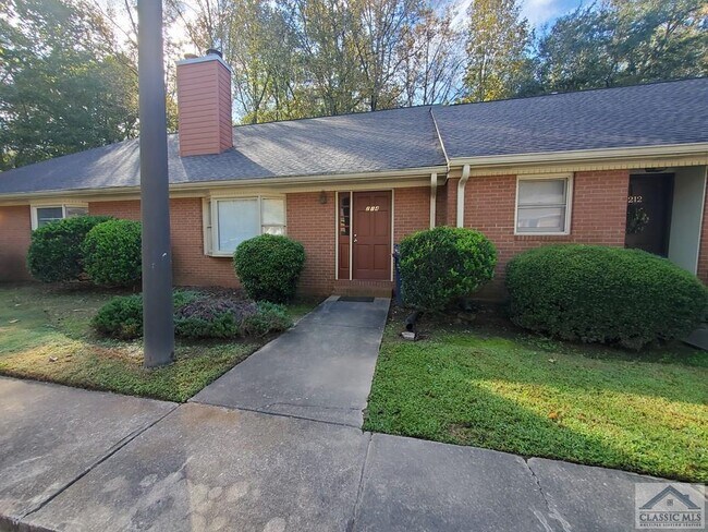 Building Photo - 214 Eaglewood Ct
