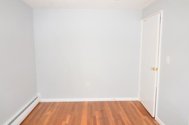 Building Photo - 10 Carson Rd