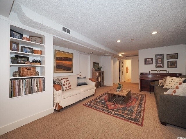 Foto del edificio - 867 E Holly Ave