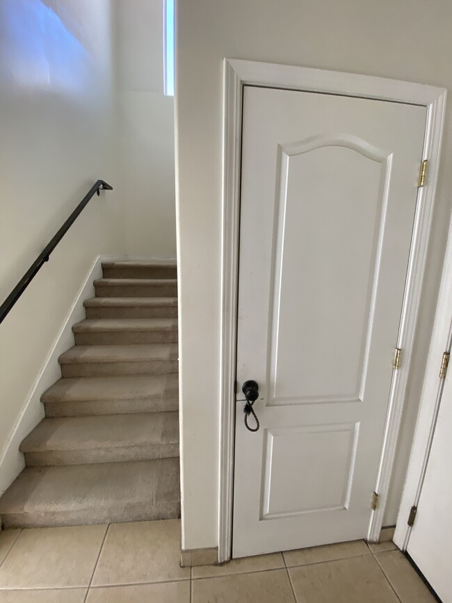 Foto del edificio - 1242 Persimmon Ave