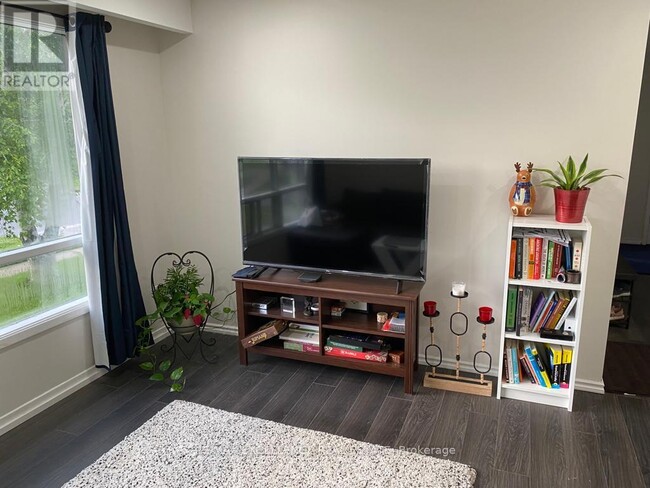 Building Photo - 31 Bernick Dr