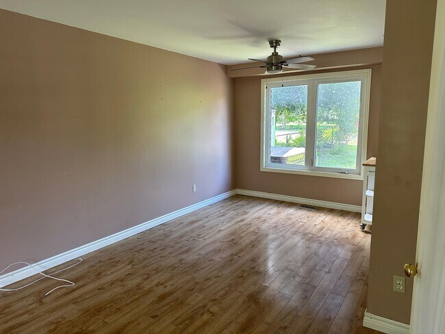 Photo du bâtiment - 244 Ridgewood Rd