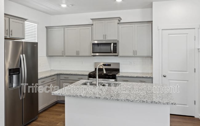 Building Photo - 628 Thoroughbred Ln