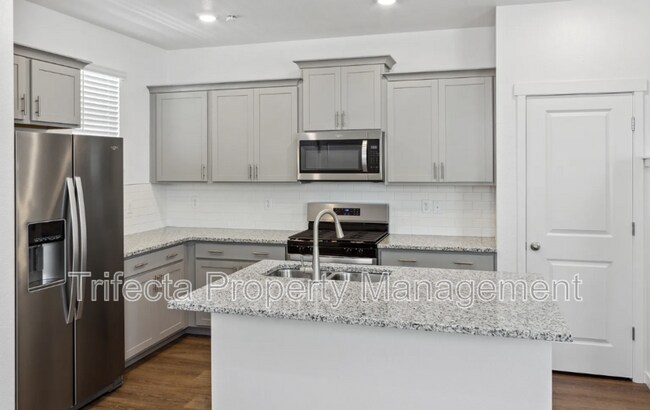 Foto del edificio - 628 Thoroughbred Ln
