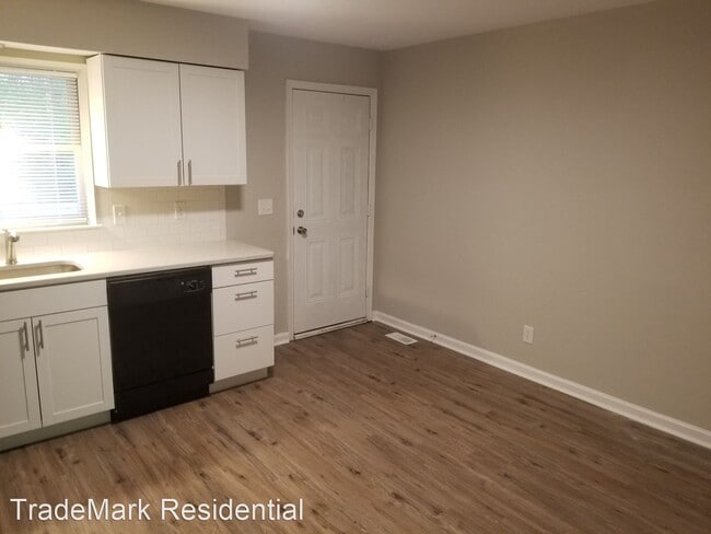 Building Photo - 2 br, 1 bath House - 40 Cedar Court #B