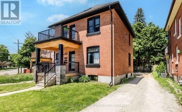 Building Photo - 40 Sophia St W