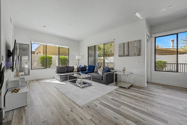 Building Photo - 7300 E Earll Dr