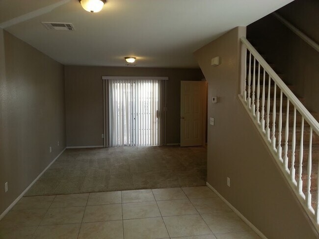 Foto del edificio - Beautiful 2 Story 2 Bedroom Home!