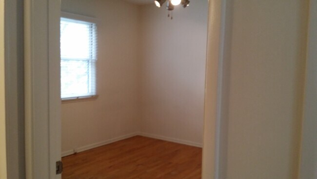 Foto del edificio - 243 Bicknell Ave