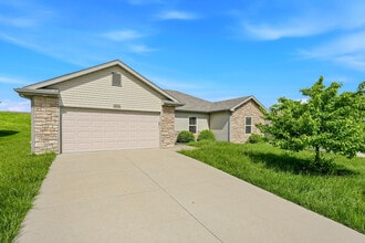 Building Photo - 5735 Abercorn Dr