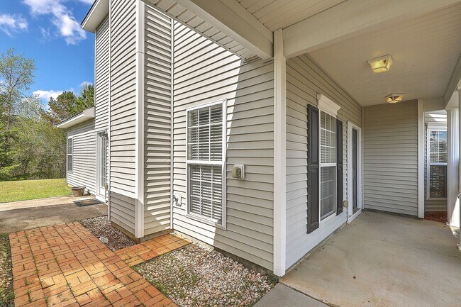 Building Photo - Four bedroom home in the heart of Summerville