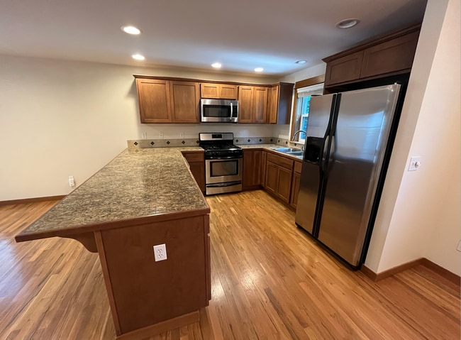 Building Photo - Large 3 bed/3.5 bath Greenwood Townhouse!!!