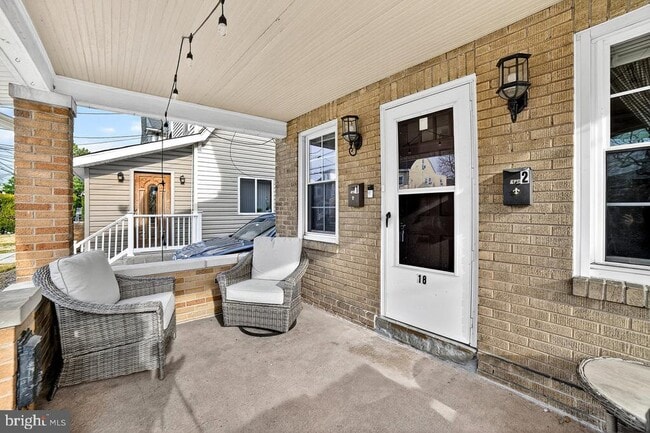 Foto del edificio - 18 Myrtle Ave