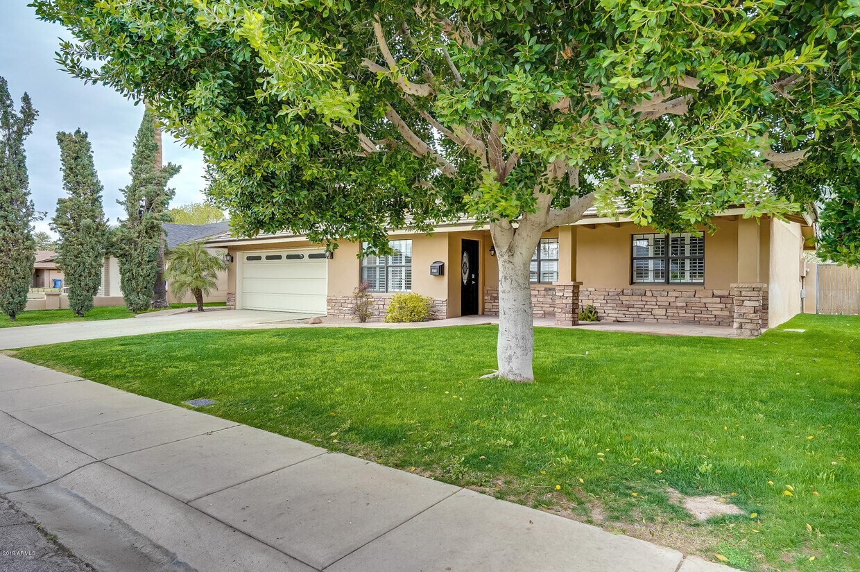 Foto principal - 1940 E Huntington Dr