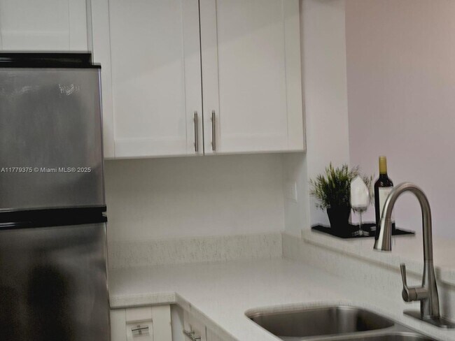 Foto del edificio - 1720 NW N River Dr