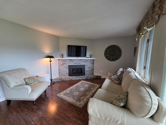 Building Photo - 21 Overlook Rd