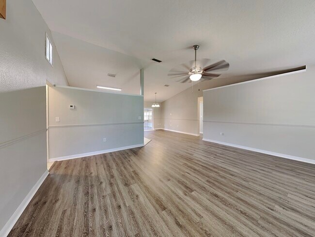 Foto del edificio - 508 Basil Ct