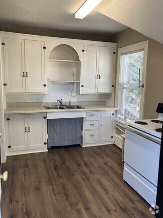 Building Photo - 1016 Litchfield Ave SW