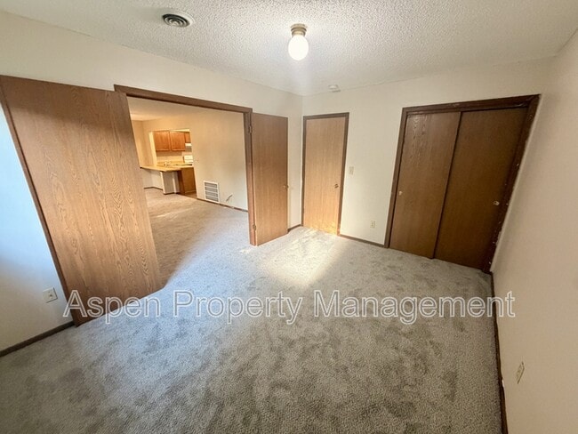 Building Photo - 740 Westwinds Dr