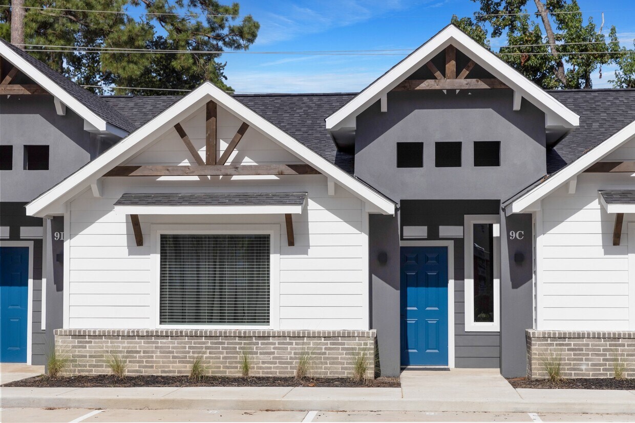 Foto principal - 10317 Lake Rd