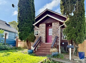 Building Photo - 1217 9th Ave SE
