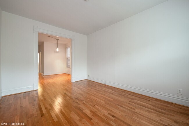 Foto del edificio - 3041 N Southport Ave