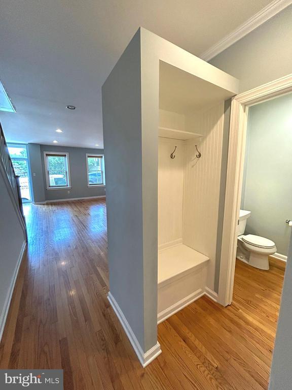 Building Photo - 209 Hermit St