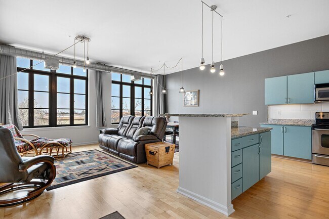 Foto del edificio - Upscale condo in Belmar Commons