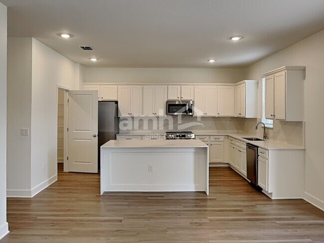 Foto del edificio - 3012 20th Ave W