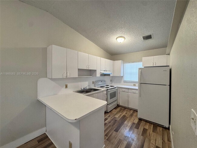 Foto del edificio - 623 NW 13th Terrace