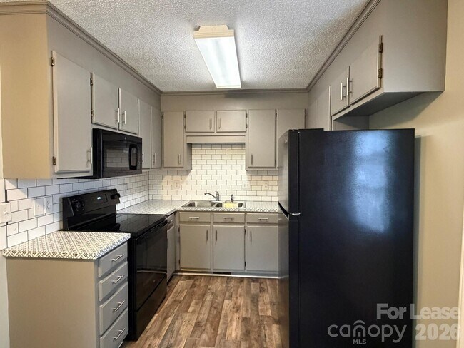 Foto del edificio - 640 Pee Dee Ave