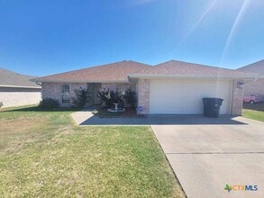 Building Photo - 4504 Aspen Dr