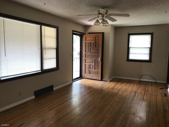 Foto del edificio - 228 E Springdale St