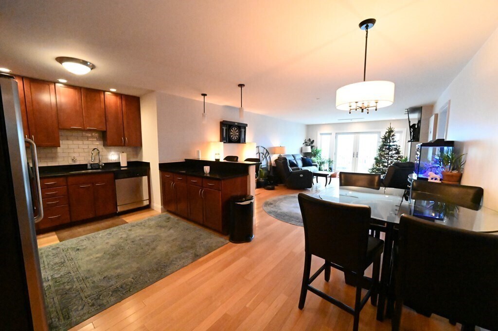 Foto principal - 321 W 3rd St