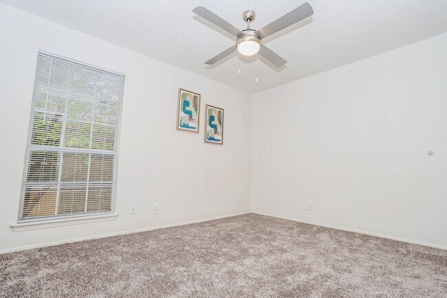 Building Photo - Big Rock