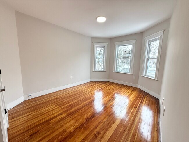 Building Photo - 36 Raven St
