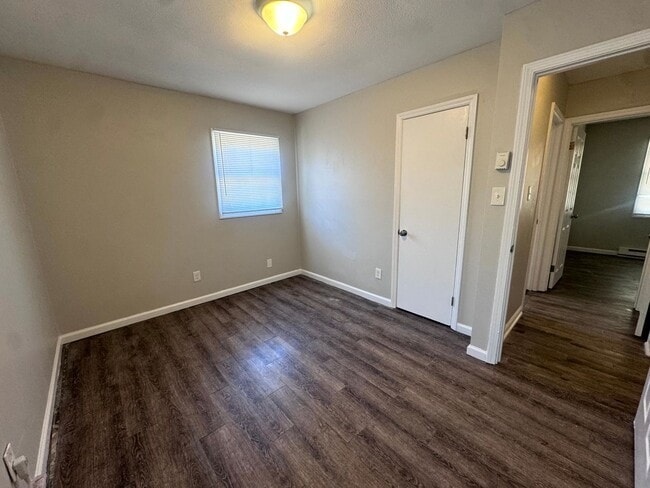 Building Photo - 927 Fiske Dr
