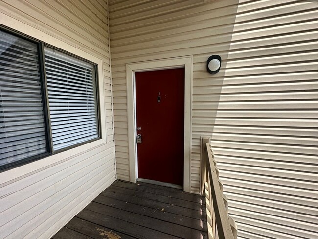 Foto del edificio - Upstairs unit ON THE GOLF COURSE!