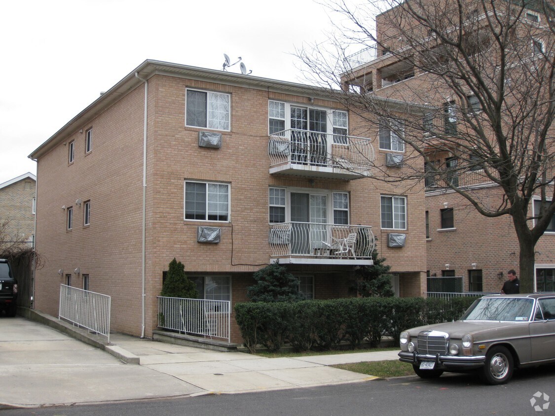 Primary Photo - 42-15 212th St