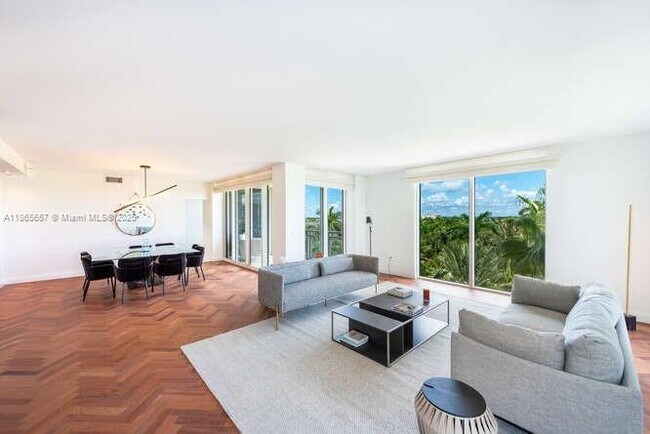 Building Photo - 445 Grand Bay Dr