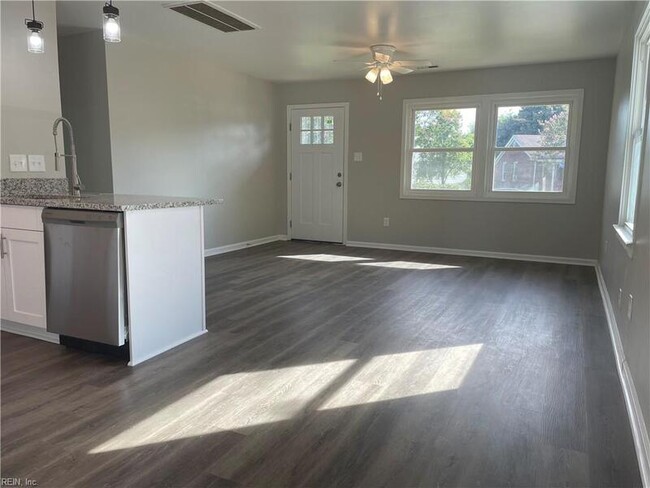 Building Photo - 7120 Clarion Ln