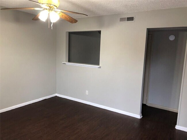 Building Photo - 513 N Betty Jo Dr