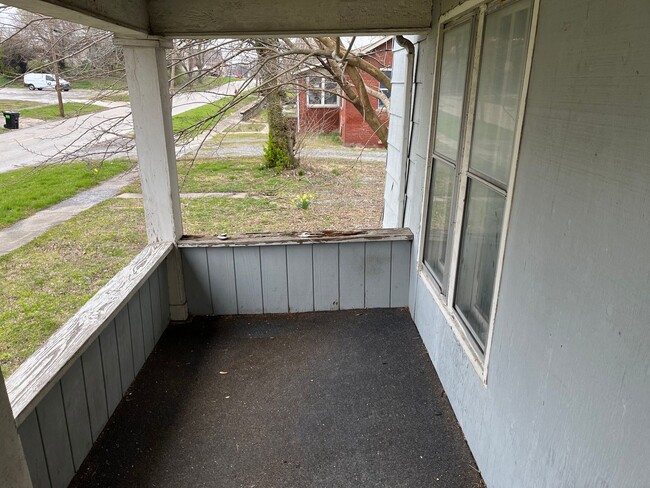Building Photo - Handy Man Special! - $230 Month / $300 Down