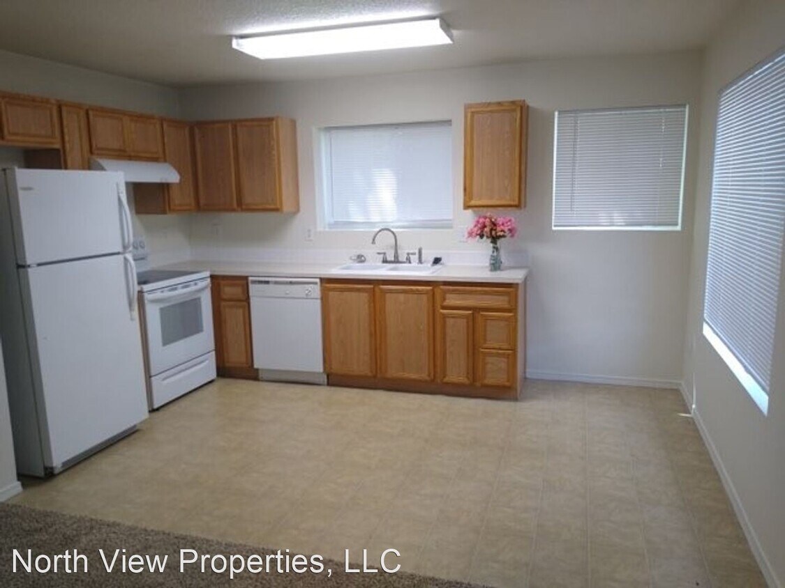 Primary Photo - 141 NE 147th Ave