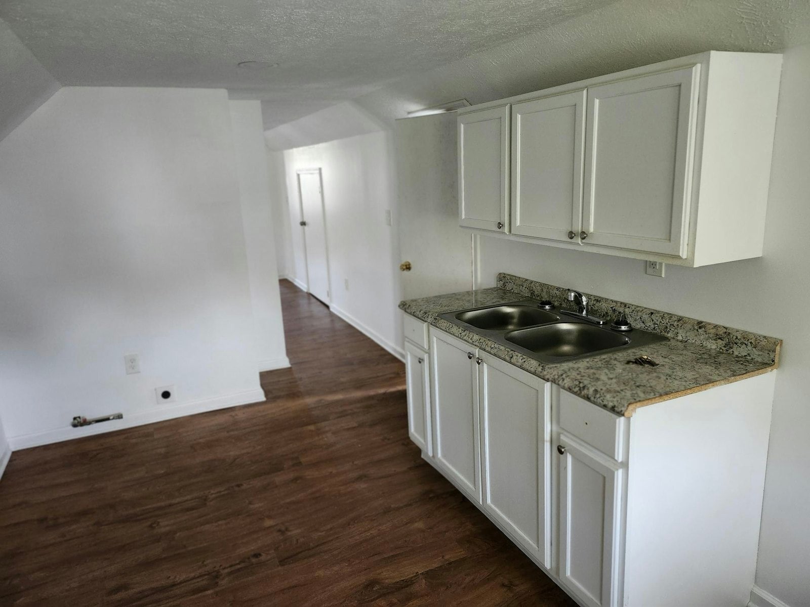 1870 Haldane Rd Cleveland, OH 44112 – photo 5