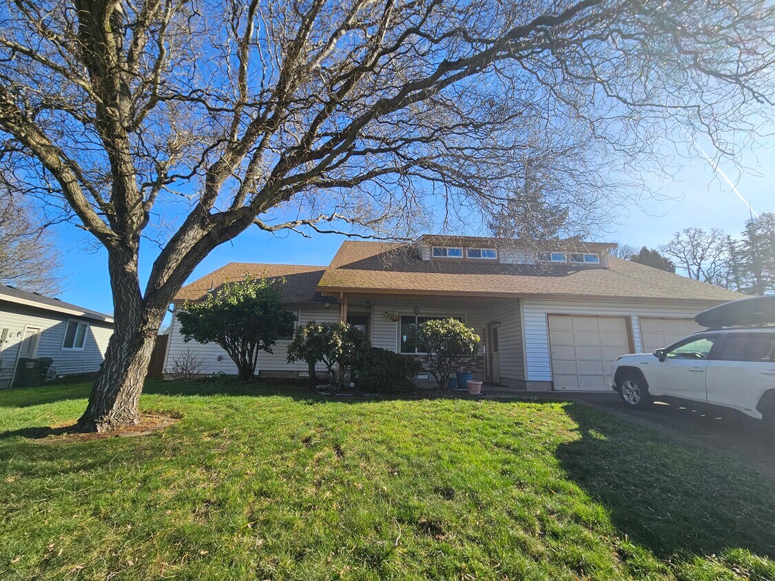 Front Exterior - 1328 NW Fall Ave