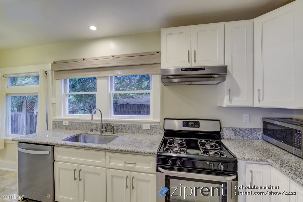 Foto principal - 5679 Oak Grove Ave
